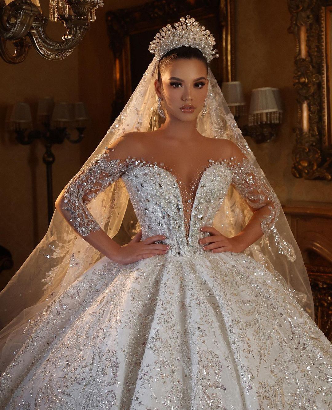 Luxury Ball Gown Wedding Dresses Long Sleeves V Neck Sequins Applique Ruffles Bridal Gowns Beaded 3D Lace Beads Diamonds Lace-up Plus Size Custom Made