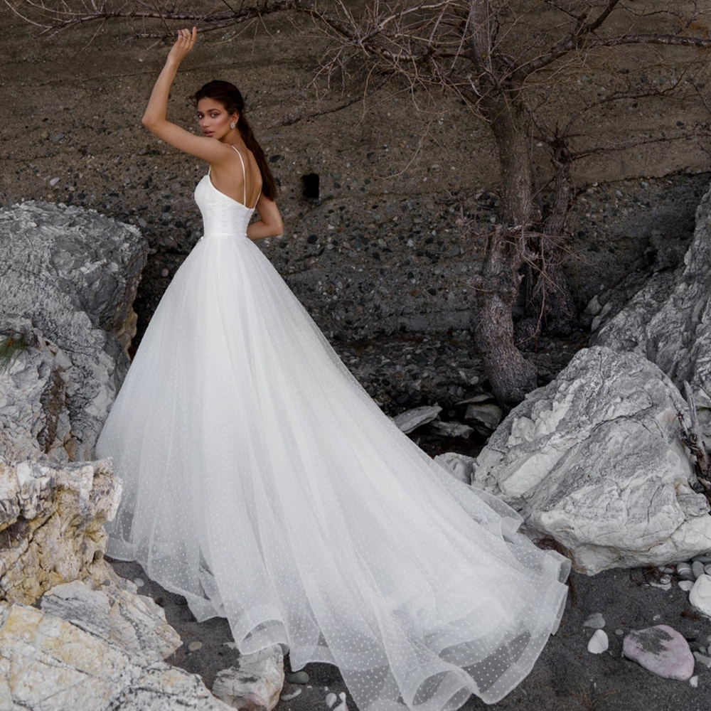 Romantic Spaghetti Straps Polka Dots Bridal Dresses A Line Beach Wedding Gown Backless Tulle Boho Outdoor Summer Vestidos De Novia