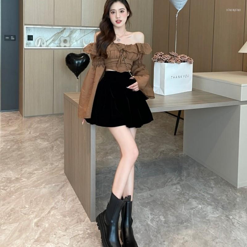 Skirts 2023 Autumn/Winter Velvet High Waisted A-line Black Pleated Skirt 
Skirts 2023 Autumn/Winter Velvet High Waisted A-line Black Pleated Skirt