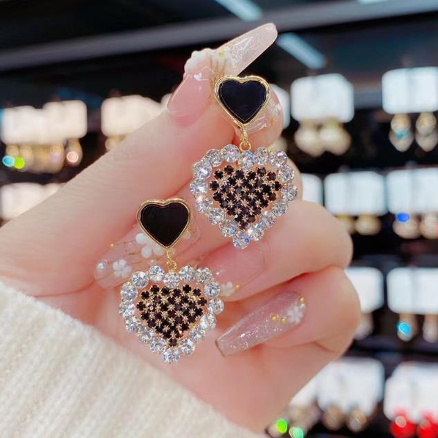 Elegant Trendy Heart Earring Women Classic Black White Stud Earrings Female Fashion Earrings Female Jewelry