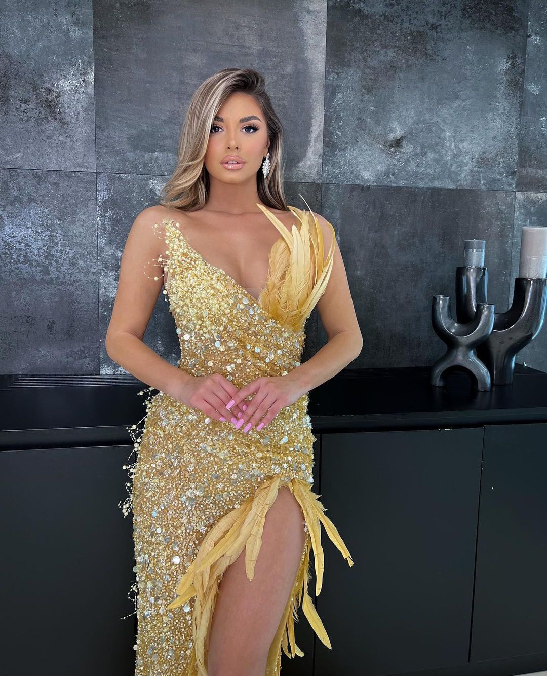 Luxury Mermaid Evening Dresses Sleeveless V Neck Appliques Floor Length Lace Feather Diamonds Sparkly Side Slit Plus Size Prom Dress Plus Size Gowns P
