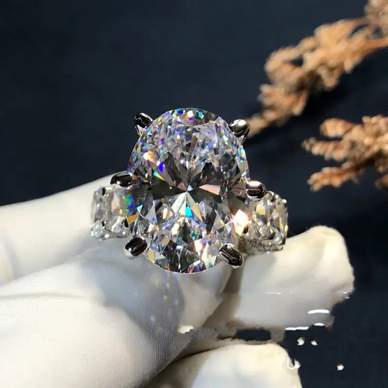 Stuning Wedding Rings Deluxe Jewelry 925 Sterling Silver Large Oval Cut White Topaz High Quality Gemstones Party Eternity Women Engagement Band Ring G
