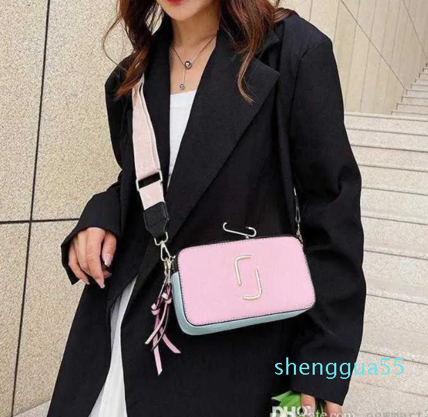 Retail Women Designer Bags New 2023 Small Bag Trend Letter Single Shoulder Crossbody Messenger Bag, Pink(not pure color)
Retail Women Designer Bags New 2023 Small Bag Trend Letter Single Shoulder Crossbody Messenger Bag, Pink(not pure color)