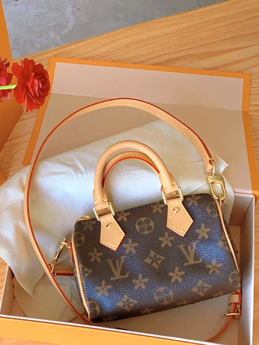 Luxury Designer bags Handbag Pillow bag Classic Crossbody bag high quality Women messenger bags Fashion Travel Women Pillow shoulder bag 30cm clutch purse Totes, Brown old flower
Luxury Designer bags Handbag Pillow bag Classic Crossbody bag high quality Women messenger bags Fashion Travel Women Pillow shoulder bag 30cm clutch purse Totes, Brown old flower