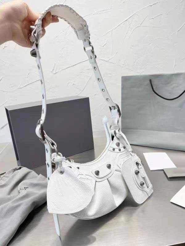 Designer Bag LE CAGOLE Women's Underarm Bag Fashion Biker Bag Leather Single Shoulder Crossbody Luxury Handbag Classic Purse
Designer Bag LE CAGOLE Women's Underarm Bag Fashion Biker Bag Leather Single Shoulder Crossbody Luxury Handbag Classic Purse