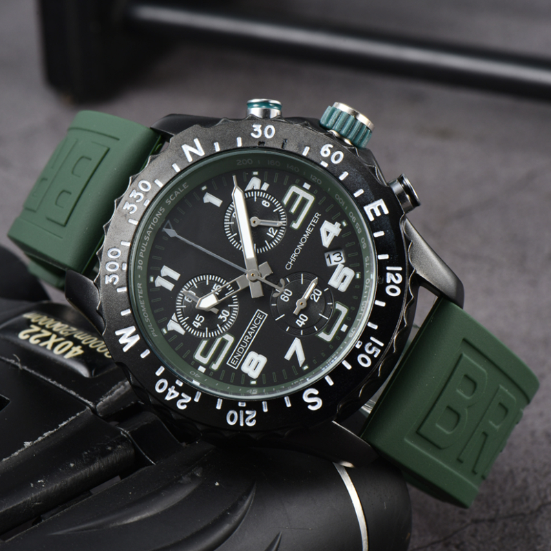 Top Luxury Mens Watch Quartz Endurance Pro Avenger Chronograph 44mm Watches Multiple Colors Rubber Men Watches Glass Wristwatches