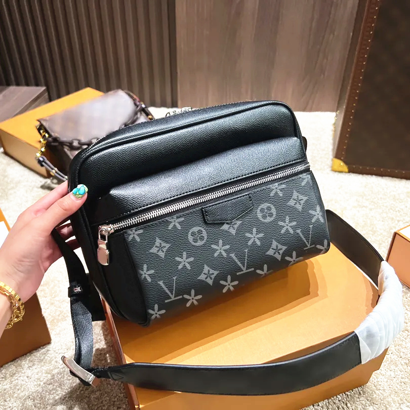 M30830 M69443 designer Mans bag trio outdoor sports tote messenger bag Womens crossbody Luxury sling Shoulde bags louvis Genuine leather handbag chest clutch Bags, 2-mon0gram eclipse
M30830 M69443 designer Mans bag trio outdoor sports tote messenger bag Womens crossbody Luxury sling Shoulde bags louvis Genuine leather handbag chest clutch Bags, 2-mon0gram eclipse