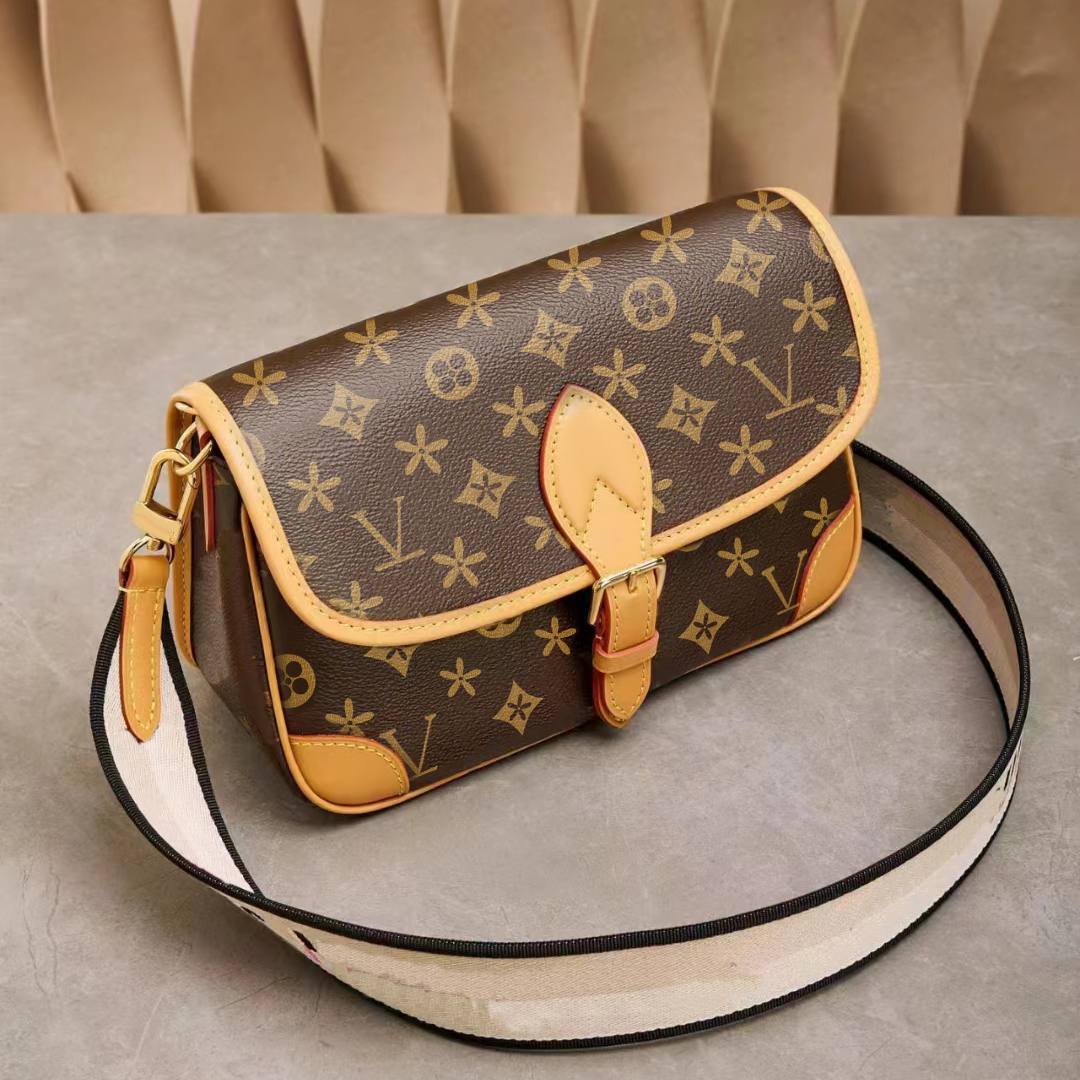 Mens Luxurys M45985 Shoulder diane bag designer Genuine Leather tote handbags Flip embossed messenger bag M46386 Womens purse clutch crossbody beach baguette bags, Pink
Mens Luxurys M45985 Shoulder diane bag designer Genuine Leather tote handbags Flip embossed messenger bag M46386 Womens purse clutch crossbody beach baguette bags, Pink