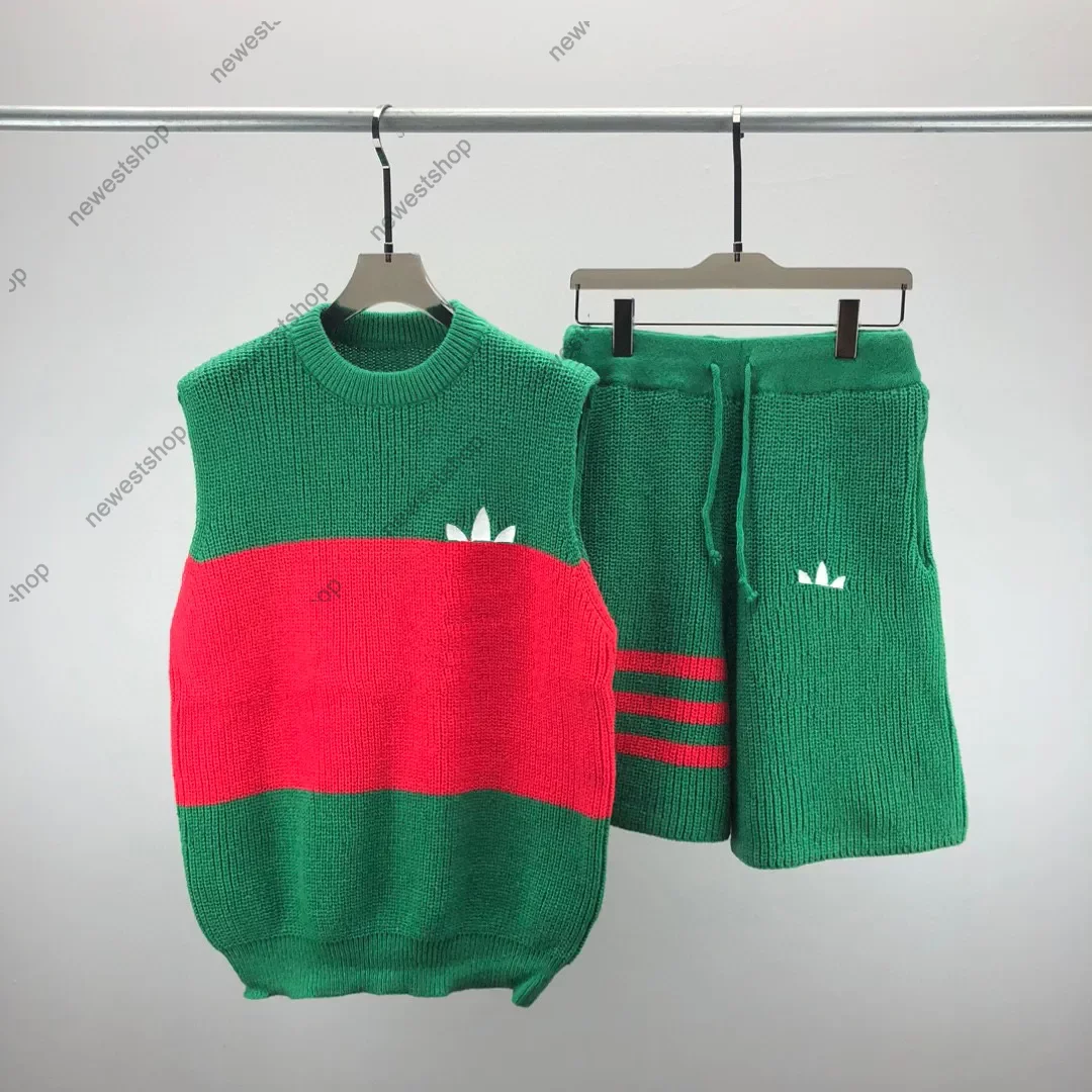 23ss Mens Tracksuits plus size Outerwear Coats Embroidered striped suit sweater Set casual fashion Collaborative Edition Asian size wild breathable sets
23ss Mens Tracksuits plus size Outerwear Coats Embroidered striped suit sweater Set casual fashion Collaborative Edition Asian size wild breathable sets