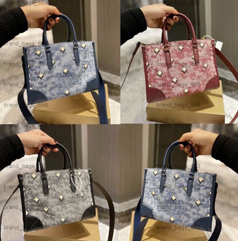 Designer Tote Bags Four seasons Crossbody Shopping Bag Designer Purses And Handbags Lady Leather Shoulder Bag For Women gift high quality 2023
Designer Tote Bags Four seasons Crossbody Shopping Bag Designer Purses And Handbags Lady Leather Shoulder Bag For Women gift high quality 2023