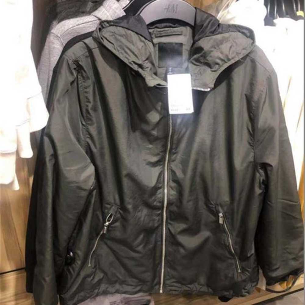 2021 spring/summer New pattern high-quality brand mens designer jackets Classic men thin windbreaker waterproof coat Jackets XRL4, Women black
2021 spring/summer New pattern high-quality brand mens designer jackets Classic men thin windbreaker waterproof coat Jackets XRL4, Women black