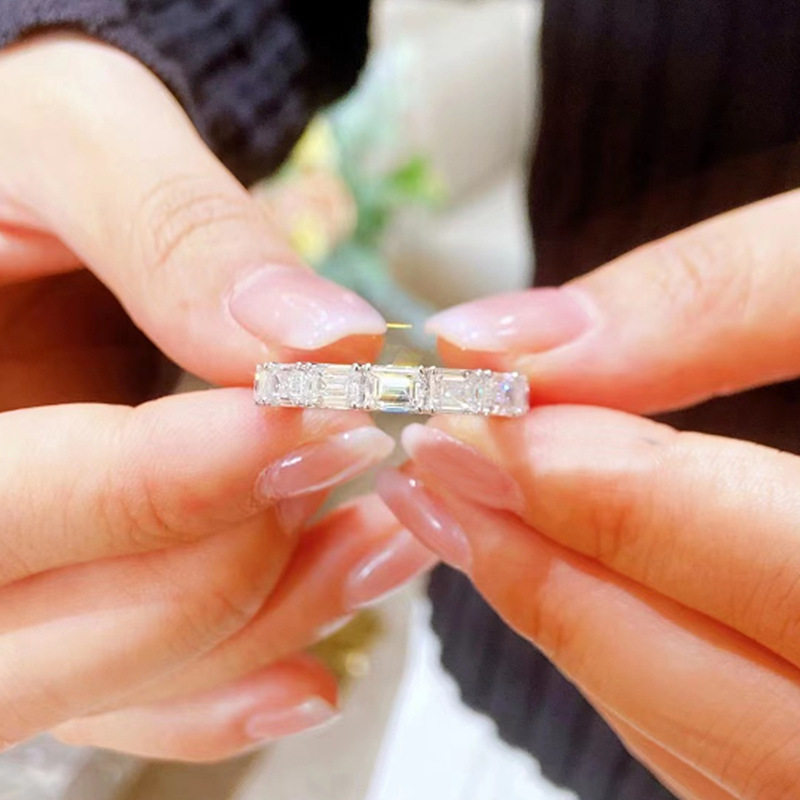 2023 Sparkling Wedding Rings Luxury Jewelry Pure 100% 925 Sterling Silver Emerald Cut Moissanite Diamond High Quality Party Eternity Women Bridal Ring