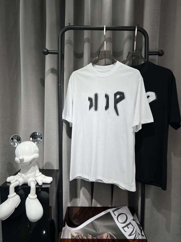 2023 NEW Designer of luxury T-shirt High Quality letter tee short sleeve spring summer tide men and women t shirt Size M-XXXL G11340, White
2023 NEW Designer of luxury T-shirt High Quality letter tee short sleeve spring summer tide men and women t shirt Size M-XXXL G11340, White