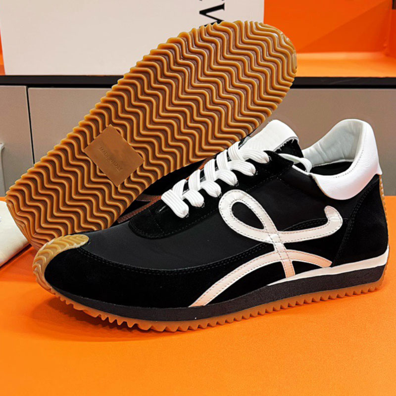 Mens and womens casual shoes Flow Runner in nylon and suede Lace up sneaker with a soft upper and honey rubber waves sole top cowhide shoes, Color 29
Mens and womens casual shoes Flow Runner in nylon and suede Lace up sneaker with a soft upper and honey rubber waves sole top cowhide shoes, Color 29