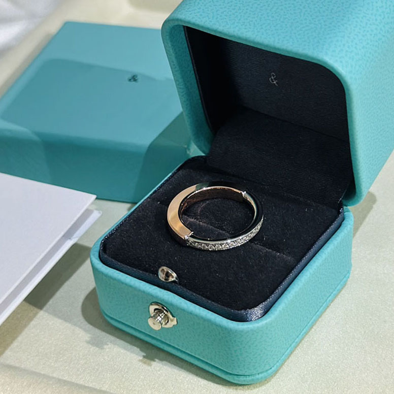 designer ring for women luxury rings Fashion charm couple ring personality hundred match new trend anniversary Valentine Day jewelry gift very beautiful
designer ring for women luxury rings Fashion charm couple ring personality hundred match new trend anniversary Valentine Day jewelry gift very beautiful