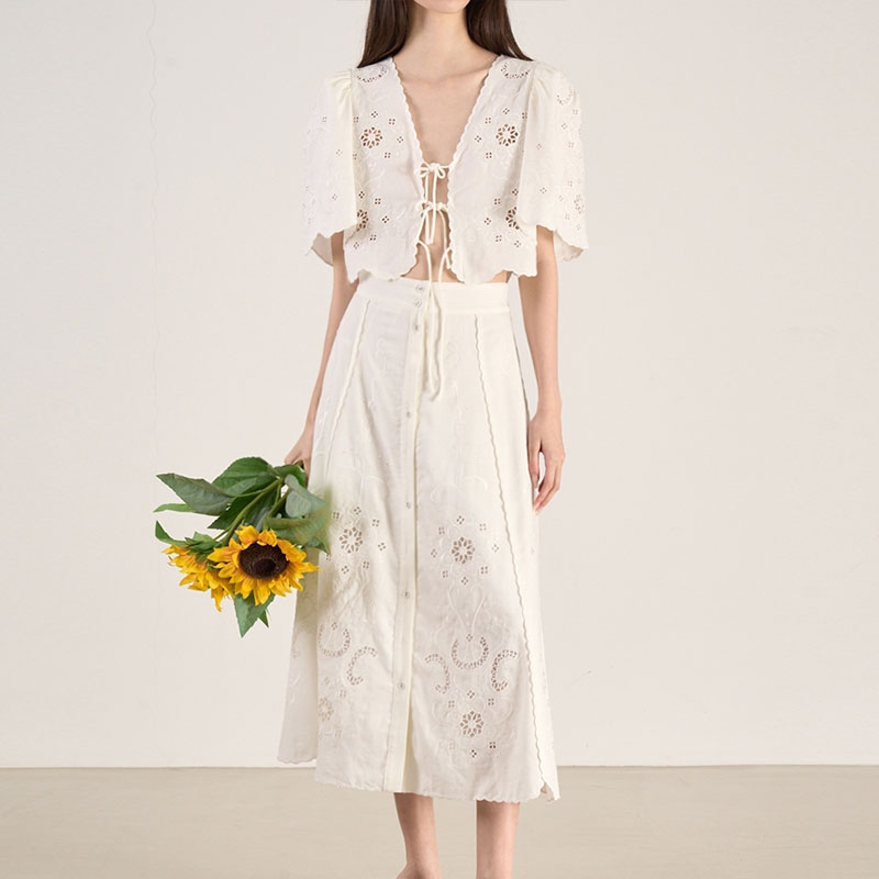 2023 two pieces set dress Se embroidered hollowed out lace up high waisted slim petal sleeve top with skirt set, Customize
2023 two pieces set dress Se embroidered hollowed out lace up high waisted slim petal sleeve top with skirt set, Customize