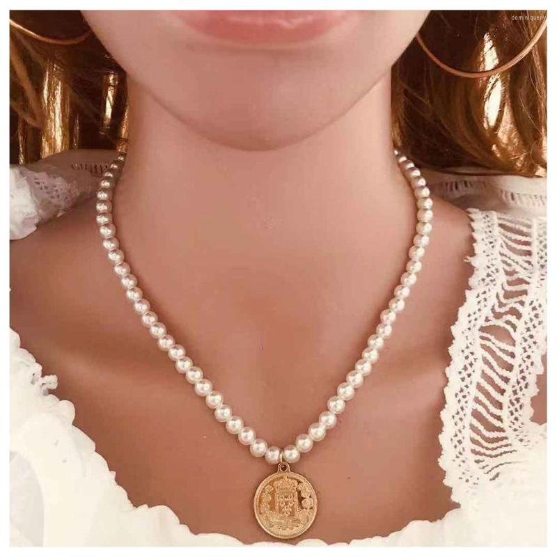 Pendant Necklaces European And American Fashion Necklace Simple Temperament Imitation Pearl Handmade Beaded Short Clavicle Chain
Pendant Necklaces European And American Fashion Necklace Simple Temperament Imitation Pearl Handmade Beaded Short Clavicle Chain