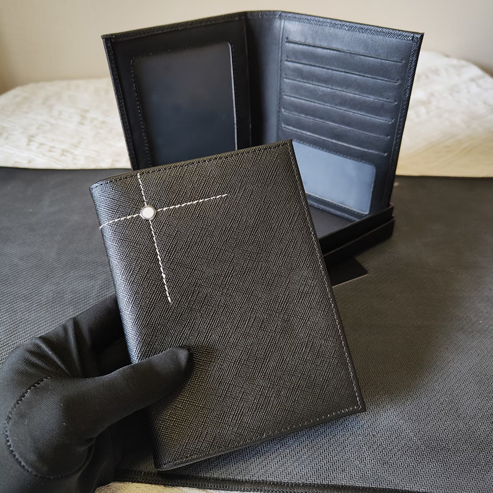 Mens leather Passport bag luxury wallet classic folding cardholder thin cheque holder credit storage bag certificate case women change purses, With box
Mens leather Passport bag luxury wallet classic folding cardholder thin cheque holder credit storage bag certificate case women change purses, With box