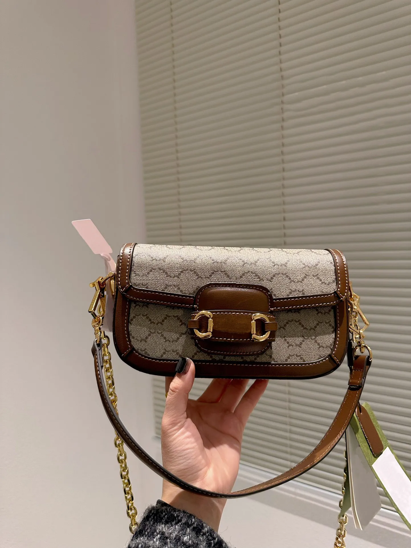 Luxury Designer Shoulder Bags cowhide handbag Classic series shoulder bag Fashion Flap crossbody tote bag chain/leather two shoul der straps underarm bags 23CM, Tiger bag 
Luxury Designer Shoulder Bags cowhide handbag Classic series shoulder bag Fashion Flap crossbody tote bag chain/leather two shoul der straps underarm bags 23CM, Tiger bag