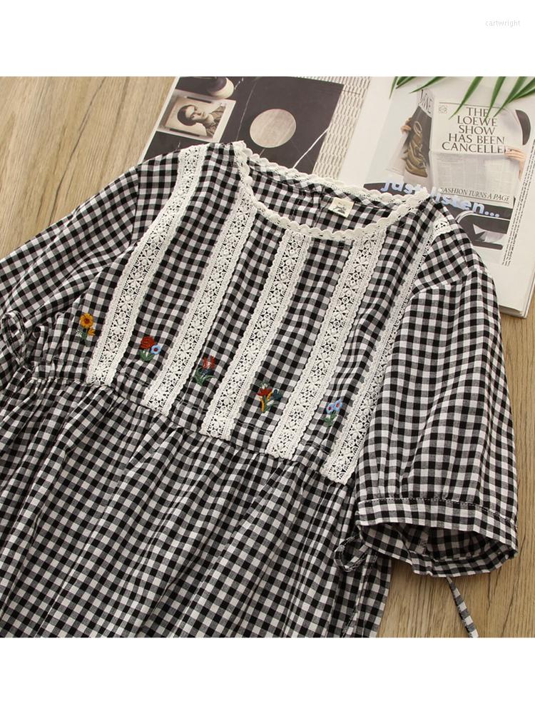 Women's Blouses Lamtrip Unique Lace Stitch Black And White Plaid O-Neck Drawstring Embroidery Short Sleeve Doll Shirt 2023 Summer Mori Girl
Women's Blouses Lamtrip Unique Lace Stitch Black And White Plaid O-Neck Drawstring Embroidery Short Sleeve Doll Shirt 2023 Summer Mori Girl