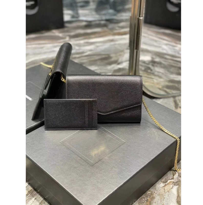 Fashion trend brand Classic luxury designer Mini Envelope Bag Classic Metal Shoulder Bag Small Card Shoulder bag two-in-one wallet, Red
Fashion trend brand Classic luxury designer Mini Envelope Bag Classic Metal Shoulder Bag Small Card Shoulder bag two-in-one wallet, Red