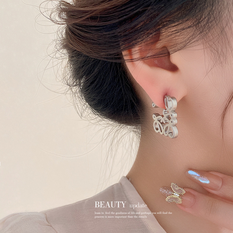 Luxury sliver loewe Earrings Designer Womens Gold Solid color Stud Earrings Best Gift for Girlfriend and Wife Wedding Party Jewelry 
Luxury sliver loewe Earrings Designer Womens Gold Solid color Stud Earrings Best Gift for Girlfriend and Wife Wedding Party Jewelry