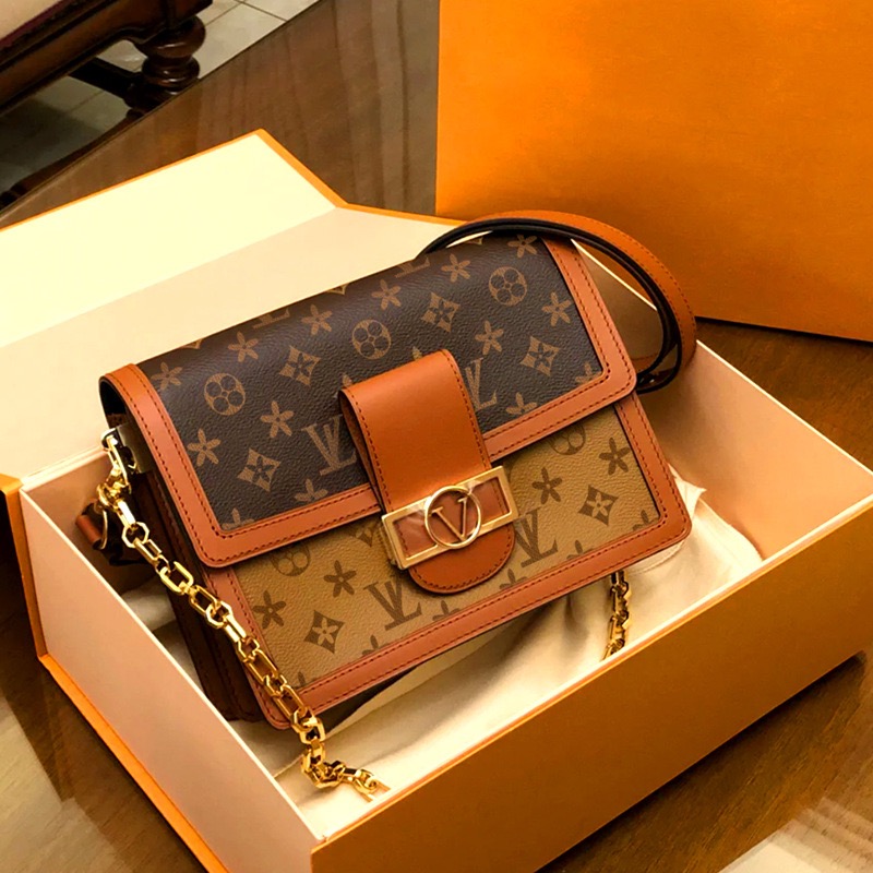 Classic Women Shoulder bags Leather POCHETTE Elegant Messenger Bag Luxury Crossbody Bag Leather Fashion Handbags Chain Flower cosmetic bag Tote Designer Handbag