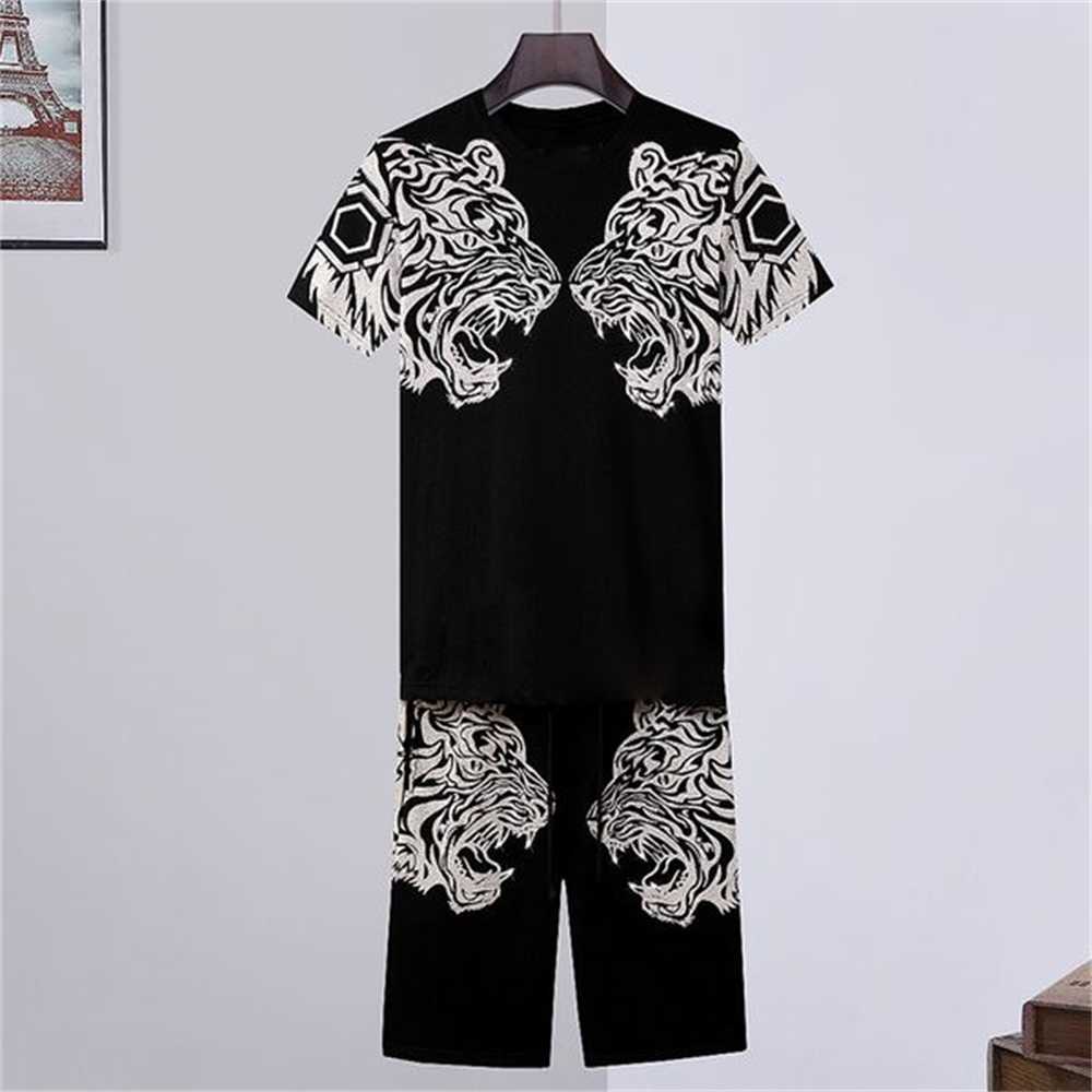 crystal Skull designer T Shirts pants Piece Sets Mens Summer Tracksuits Casual Punk Solid Tshirt print letter dollar tops Tee Skateboard clothing Bear sh OWTZ
crystal Skull designer T Shirts pants Piece Sets Mens Summer Tracksuits Casual Punk Solid Tshirt print letter dollar tops Tee Skateboard clothing Bear sh OWTZ