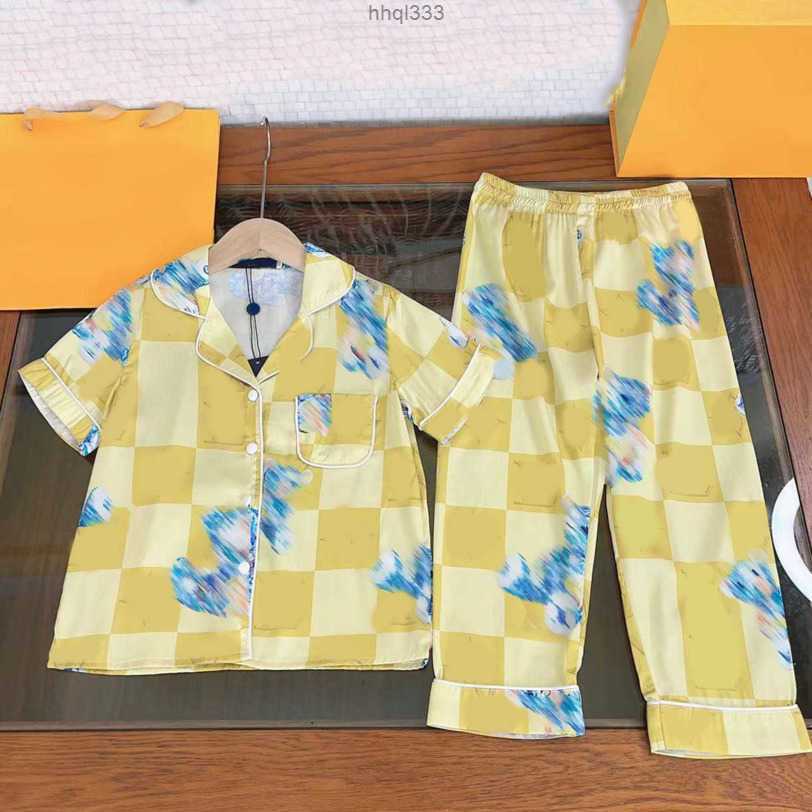 Czeg 23ss Kid Nightdress Pajamas Suits Childrens Home Clothes Kid Sets Kids Designer Clothes Lapel Bear Printing Shirt Suit High Quality Baby Clothes A1
Czeg 23ss Kid Nightdress Pajamas Suits Childrens Home Clothes Kid Sets Kids Designer Clothes Lapel Bear Printing Shirt Suit High Quality Baby Clothes A1