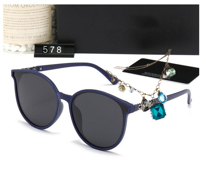 Hot Luxury Sunglasses polaroid lens Designer letter womens Mens Goggle senior Fashion Eyewear For Women eyeglasses frame Vintage Metal Sun Glasses
Hot Luxury Sunglasses polaroid lens Designer letter womens Mens Goggle senior Fashion Eyewear For Women eyeglasses frame Vintage Metal Sun Glasses