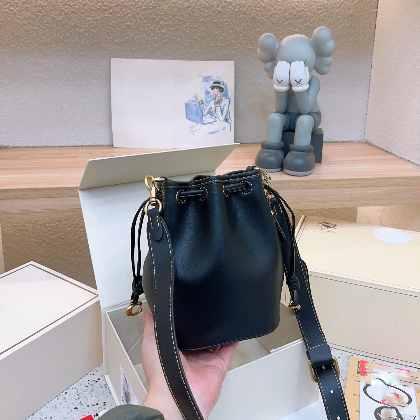 2023 New Camila Bucket Bag Luxury Designer Drawstring Lady Leisure CO Shoulder Bags Leather Purses Mini Totes Handbag Purple Black Crossbody Summer, Blue
2023 New Camila Bucket Bag Luxury Designer Drawstring Lady Leisure CO Shoulder Bags Leather Purses Mini Totes Handbag Purple Black Crossbody Summer, Blue