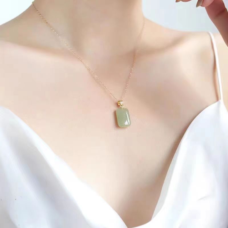 Natural Hotan Jade Necklace Women's Sugar Safe Tag Pendant Advanced Design Small crowd Collar Chain
Natural Hotan Jade Necklace Women's Sugar Safe Tag Pendant Advanced Design Small crowd Collar Chain