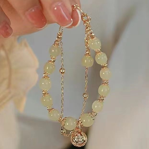 Step by step Natural Hotan Jade Belt Bell Bracelet Female Super Immortal Small Group Light Luxury Twin Friend Bracelet
Step by step Natural Hotan Jade Belt Bell Bracelet Female Super Immortal Small Group Light Luxury Twin Friend Bracelet