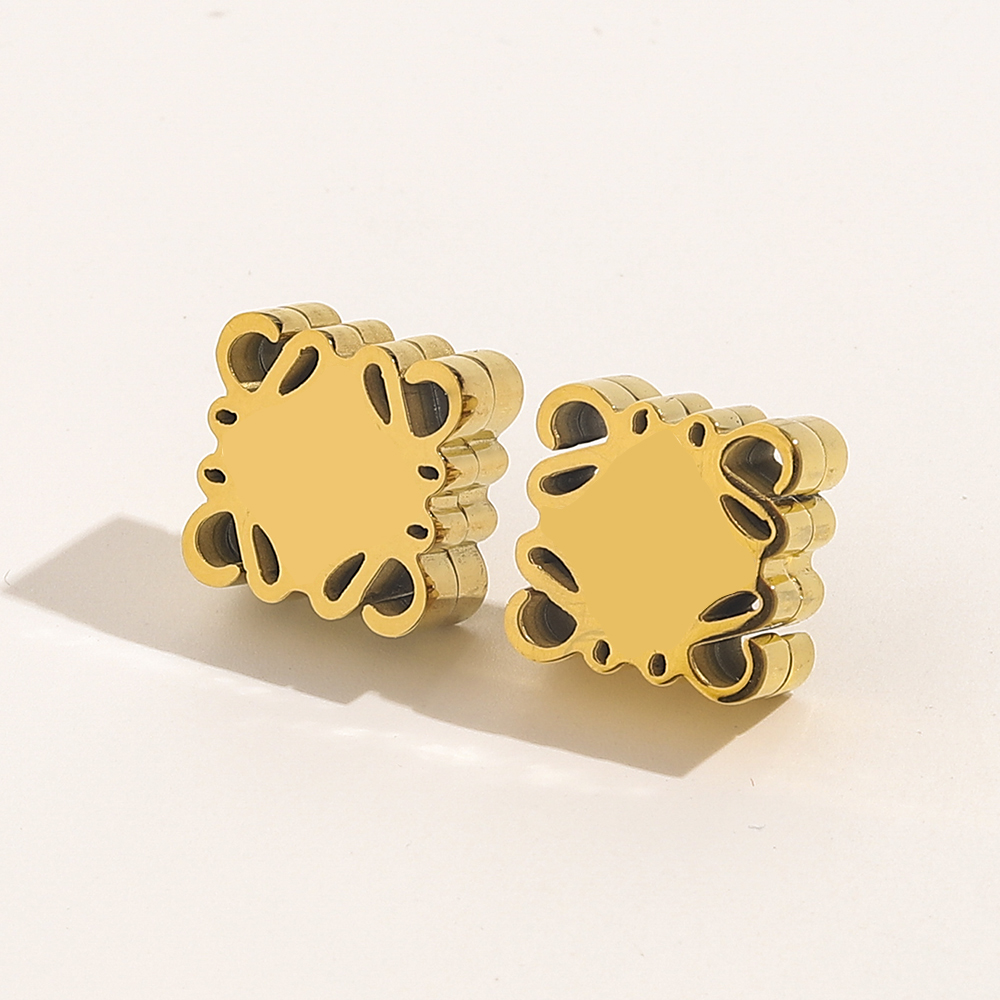 New Style Hollow Designer 18K Gold Plated Stud Earrings Fashion Brand Letter Top Quality Stainless Steel Earring Luxury Women Girl Wedding Party Jewerlry Accessory
New Style Hollow Designer 18K Gold Plated Stud Earrings Fashion Brand Letter Top Quality Stainless Steel Earring Luxury Women Girl Wedding Party Jewerlry Accessory