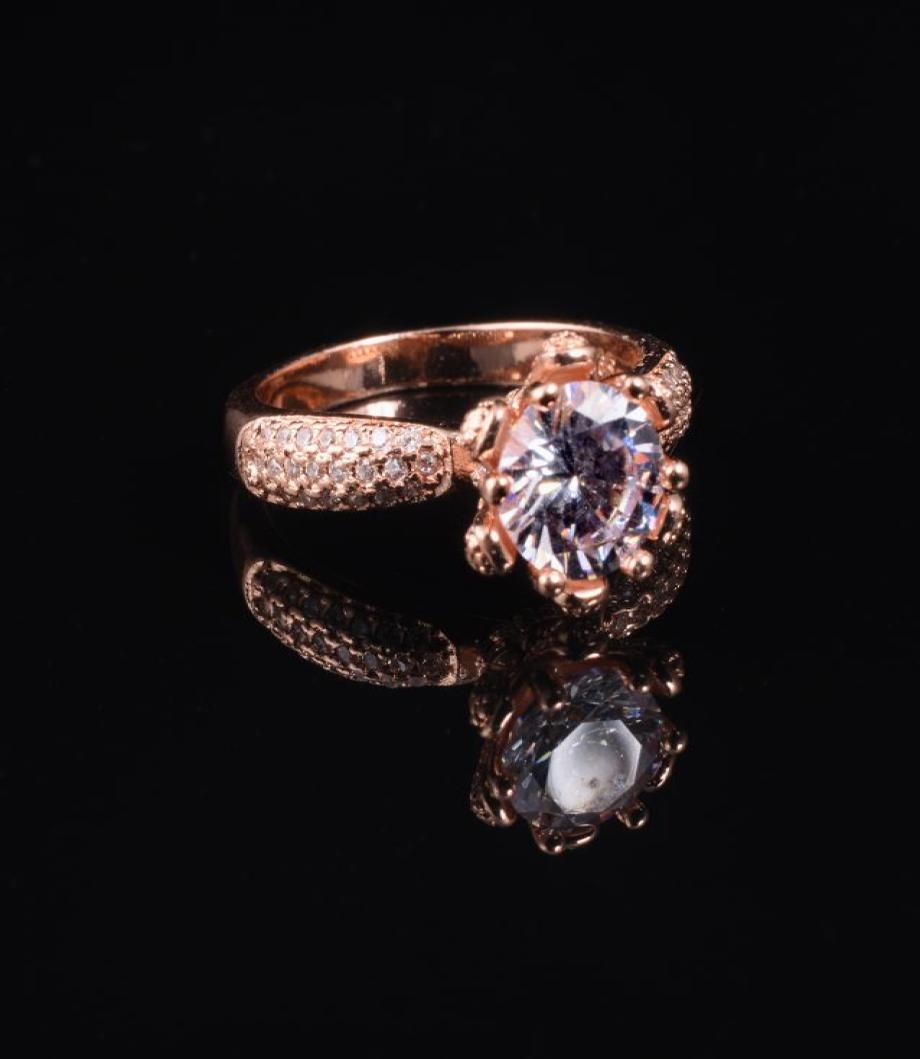 Luxury 2ct Simulated Diamond Engagement Ring Jewelry gift Flower Design Solid 100 925 silver rose gold Wedding Rings for Women6800976
Luxury 2ct Simulated Diamond Engagement Ring Jewelry gift Flower Design Solid 100 925 silver rose gold Wedding Rings for Women6800976