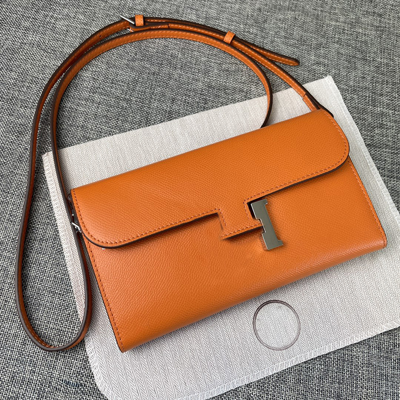Cowhide Leather Shouder Bag For Women Designer Handbags EP Clutch wallet Luxury Crossbody Bags Metal Letters Buckle h Key Purse Envelope, Red
Cowhide Leather Shouder Bag For Women Designer Handbags EP Clutch wallet Luxury Crossbody Bags Metal Letters Buckle h Key Purse Envelope, Red