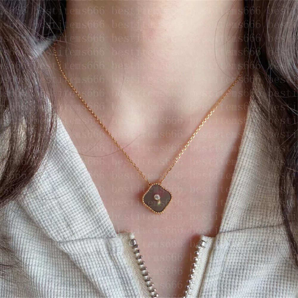 2023 Classic 4/Four Leaf Clover Pendants Necklaces Mother-of-Pearl Stainless Steel Plated 18K for Women&Girl Valentine's Mother's Day Engagement Turquoise Jewelry D07
2023 Classic 4/Four Leaf Clover Pendants Necklaces Mother-of-Pearl Stainless Steel Plated 18K for Women&Girl Valentine's Mother's Day Engagement Turquoise Jewelry D07