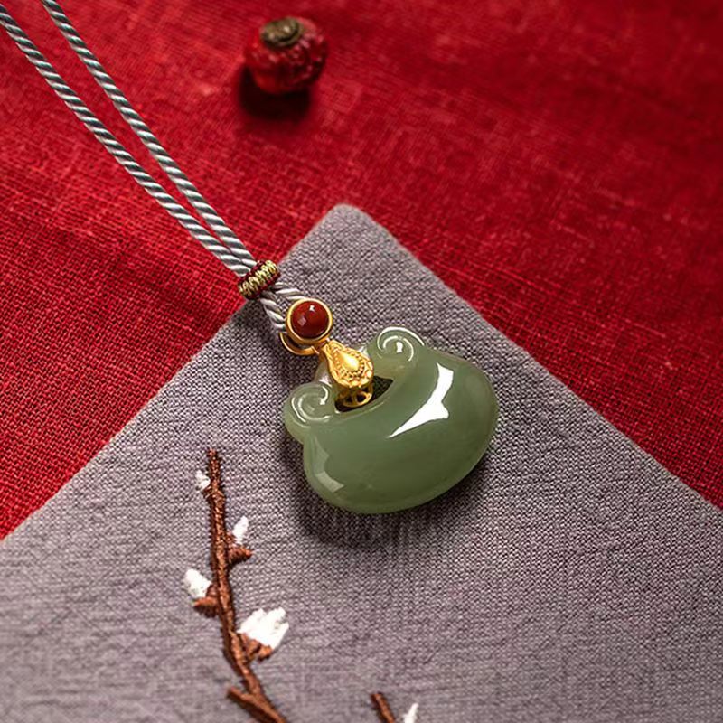 Natural Hotan Jade Peace Ruyi Lock Pendant Ancient Method Necklace Pendant Jade Pendant Jewelry Collar Chain
Natural Hotan Jade Peace Ruyi Lock Pendant Ancient Method Necklace Pendant Jade Pendant Jewelry Collar Chain