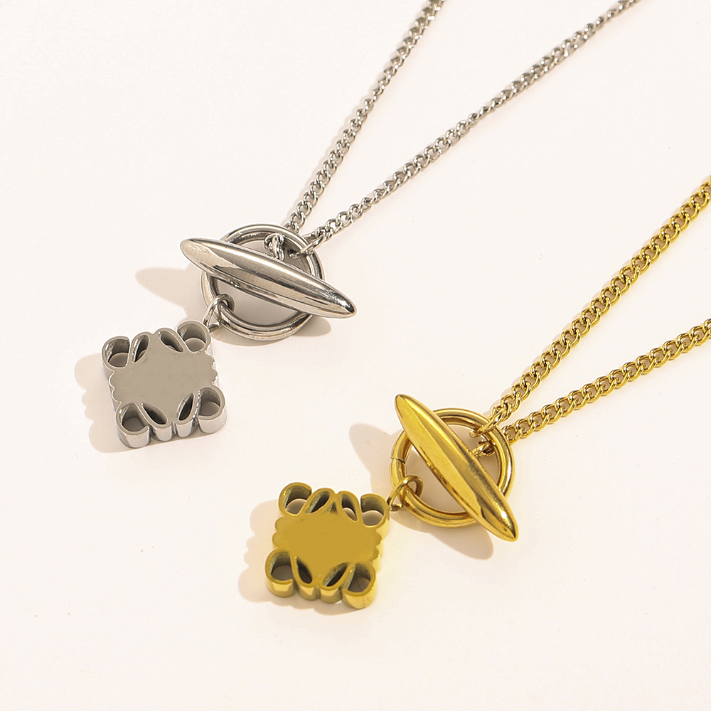 Never Fading Luxury Brand Designer Pendants Necklaces 18K Gold Plated Stainless Steel Square Letter Choker Pendant Necklace Chain Jewelry Accessories Love Gifts
Never Fading Luxury Brand Designer Pendants Necklaces 18K Gold Plated Stainless Steel Square Letter Choker Pendant Necklace Chain Jewelry Accessories Love Gifts