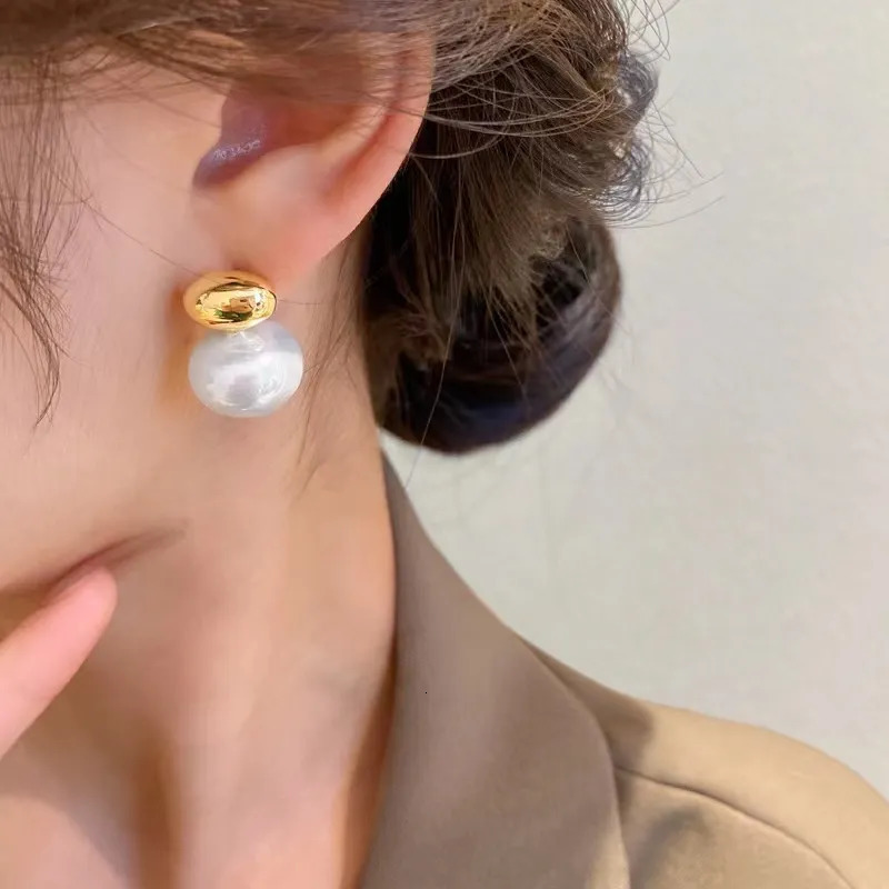 Charm 2023 French Elegant Gold Color Bean Spliced Flat Pearl Earrings for Korean Fashion Jewelry Party Women s Sweet Accessories 231130