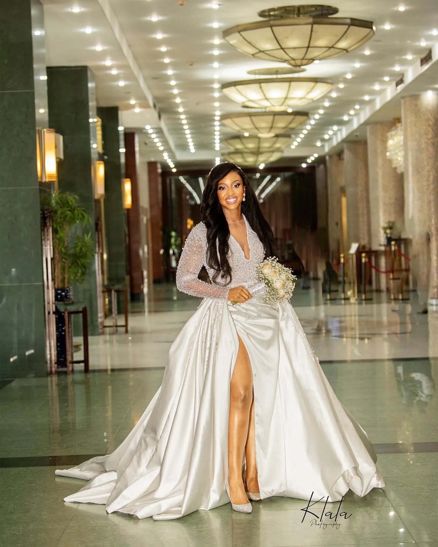 Charming Overskirt Wedding Dresses With Detachable Train Pearls Bridal Gowns Long Sleeves Sheer Bateau Neckline Side Split Satin Vestido De Novia