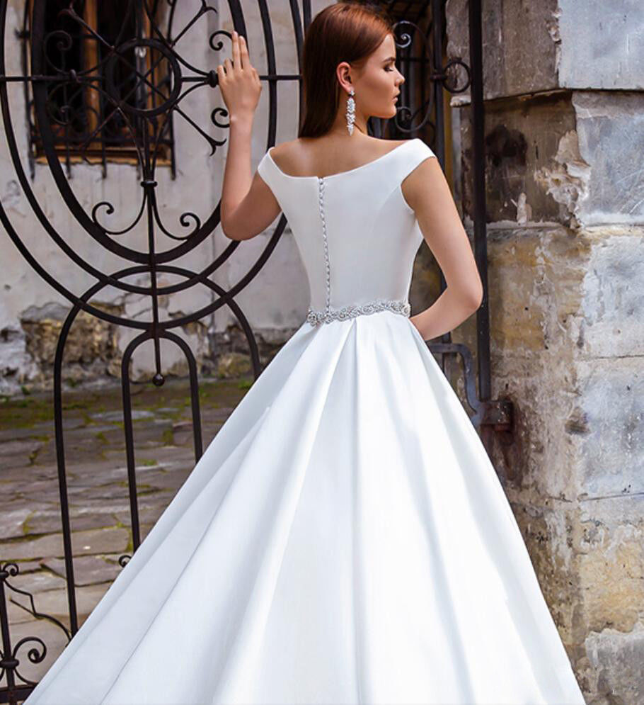 2024 New Arrival A-line Wedding Dress Boat Neck Crystal Sash Satin Women Bridal Gowns Court Train Custom Made Vestidos De Novia Mariage