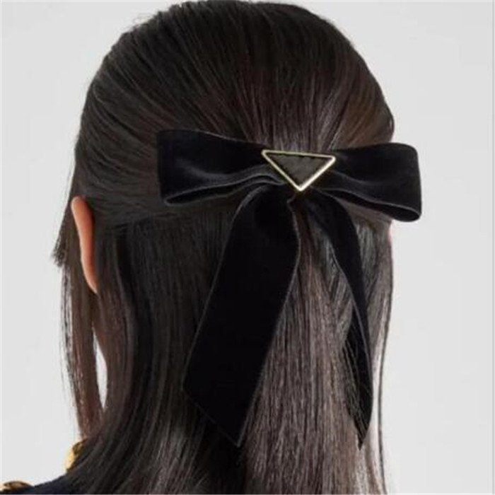 Designer Girls Hair Clip Clasp Horsetail Fixed Hair Clasp Triangle Letters Spring Clamp Hair Ornament New Barrettes Headwear Womens Bow Hairclips