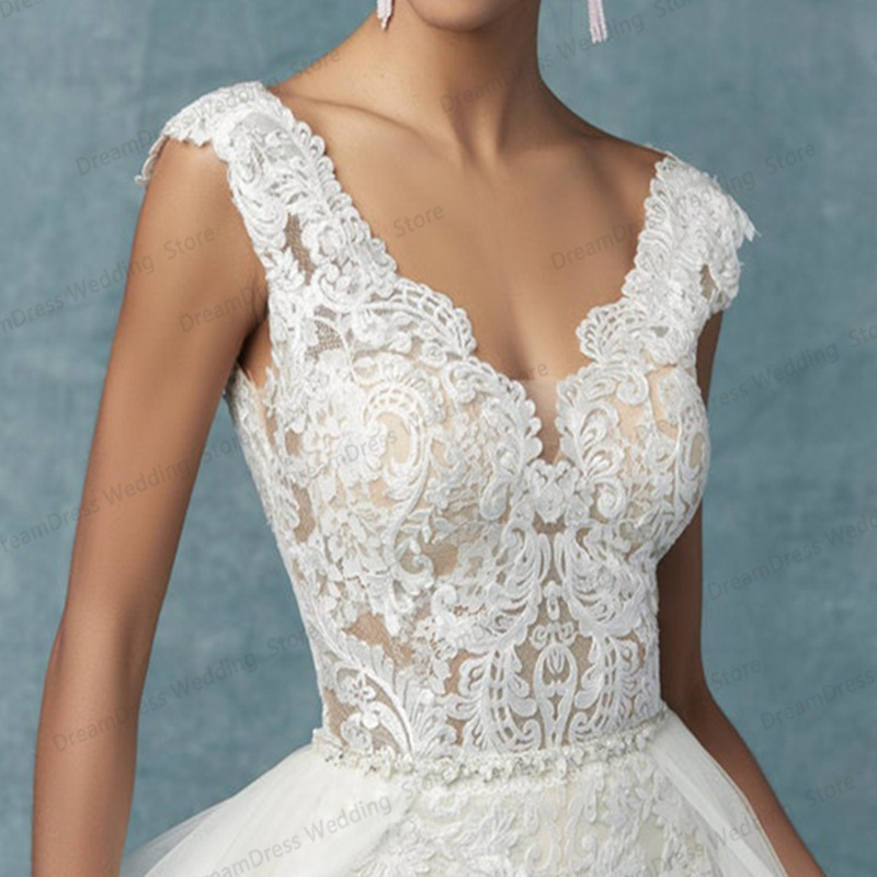2024 Jumpsuit Wedding Dress With Detachable Train Bride Pants Suit Lace Appliqued Sleeveless Women Bridal Outfits Backless Custom Vestido De Noiva