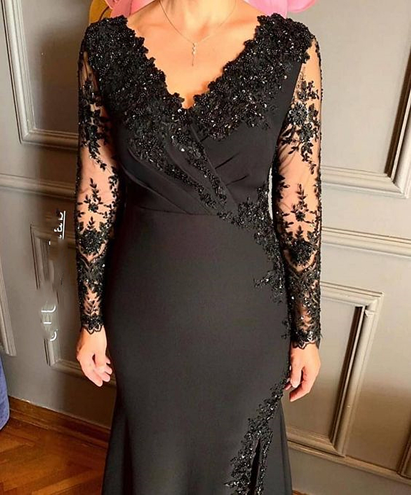 Elegant Black Long Mother Of The Bride Dresses Beaded V-neck Lace Appliques Long Sleeves Wedding Guest Dress Side Split Satin Formal Evening Gowns 202