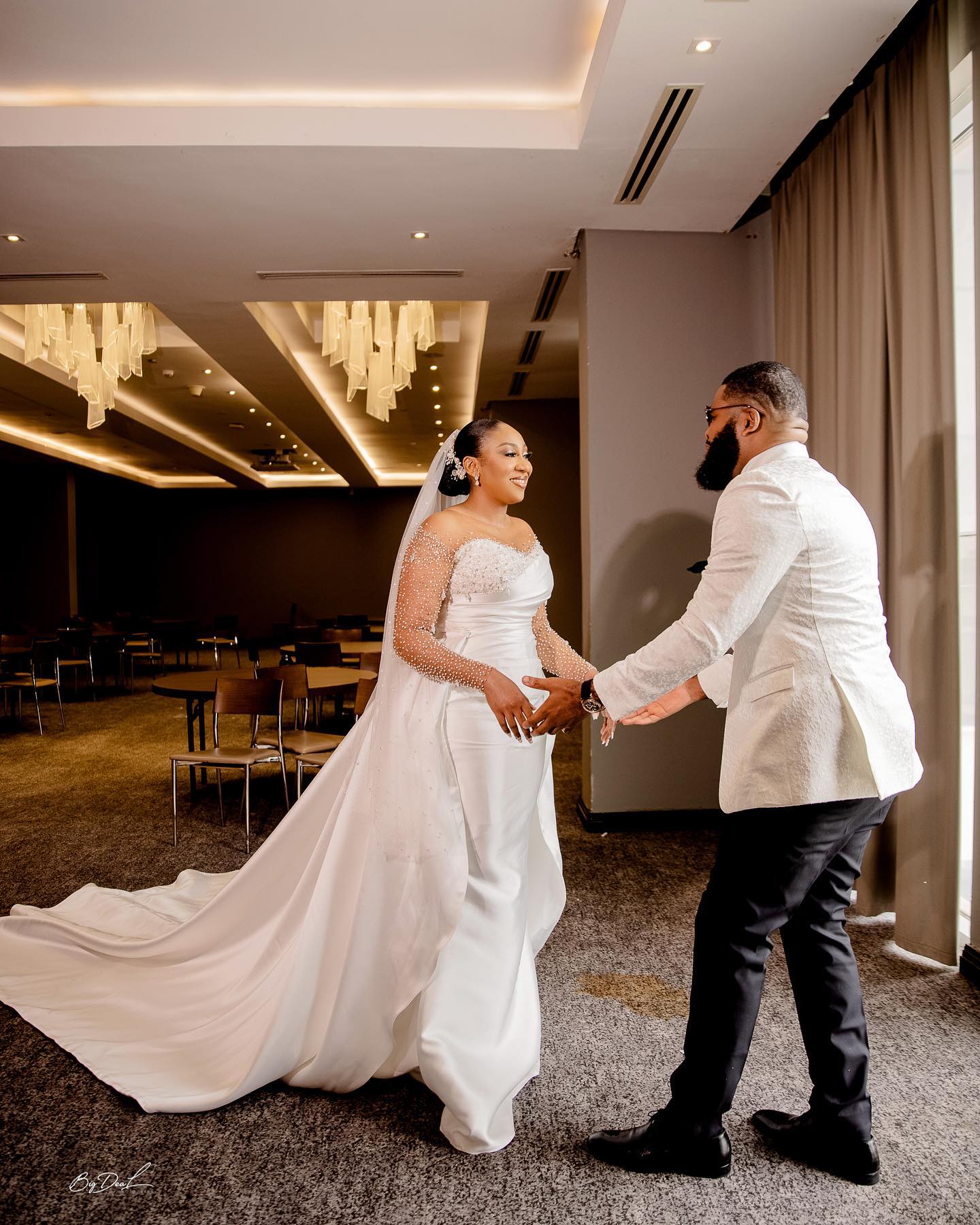 Amazing Mermaid Sequined Wedding Dresses With Detachable Train Beaded Bridal Gowns Pearls Long Sleeves Sheer Bateau Neckline Satin Vestido De Novia