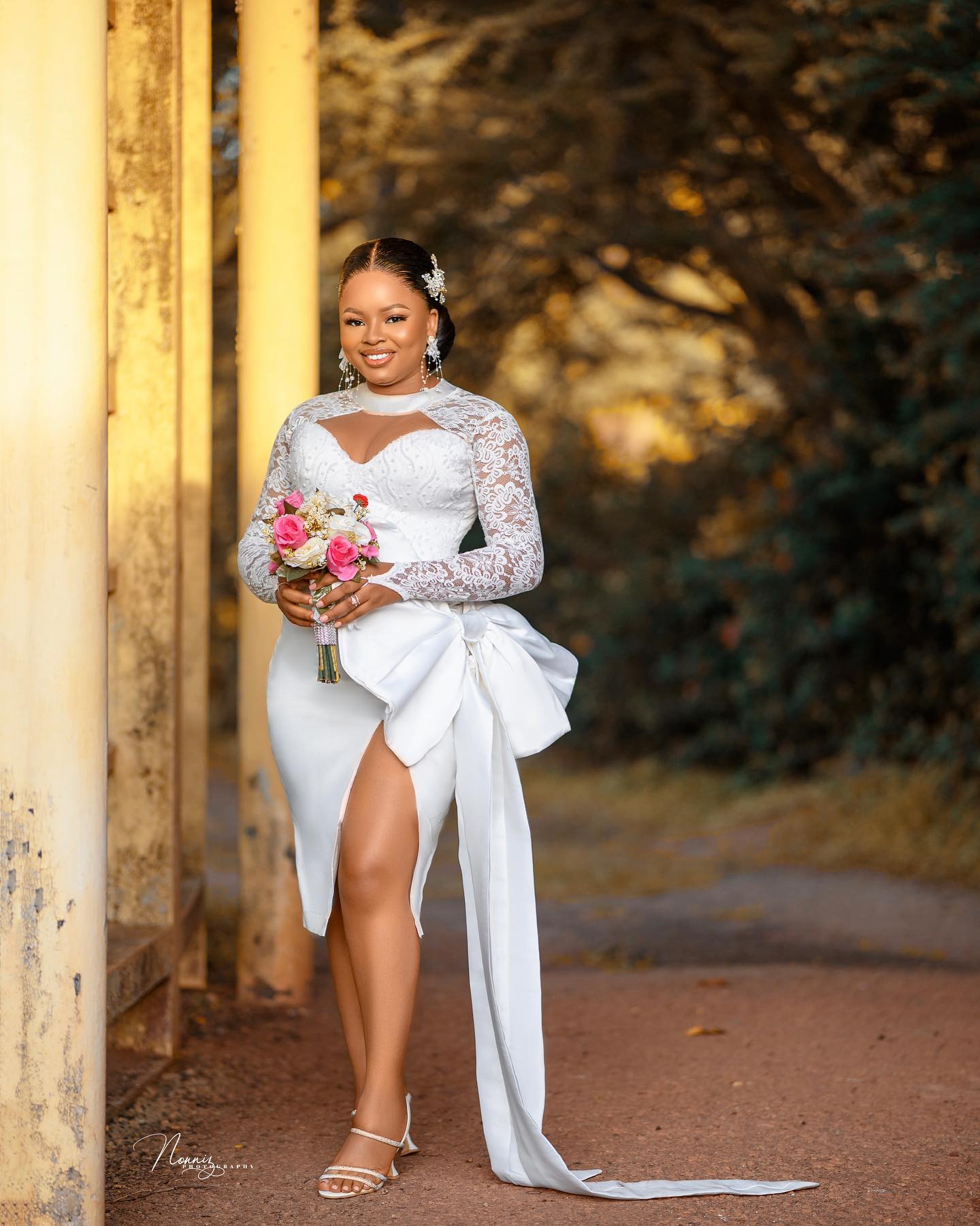 Stunning Lace Sheath Wedding Dresses With Bowknot Bridal Gowns Long Sleeves Knee Length Sheer Jewel Neck Short Vestido De Novia