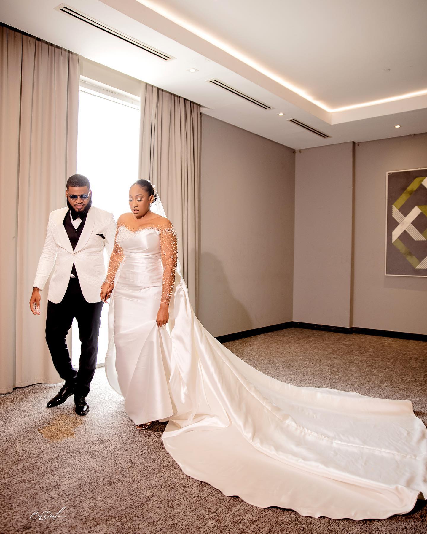 Amazing Mermaid Sequined Wedding Dresses With Detachable Train Beaded Bridal Gowns Pearls Long Sleeves Sheer Bateau Neckline Satin Vestido De Novia