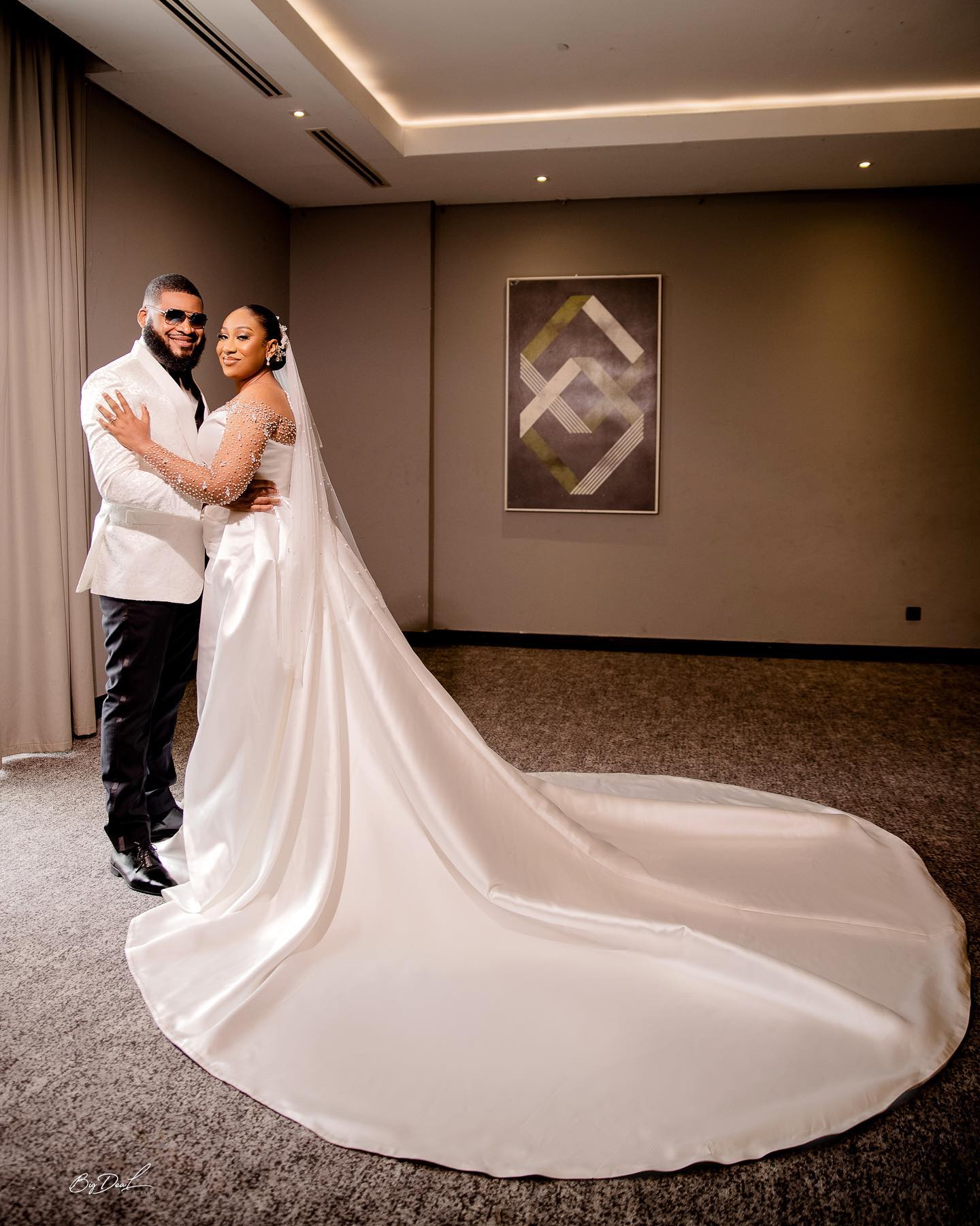 Amazing Mermaid Sequined Wedding Dresses With Detachable Train Beaded Bridal Gowns Pearls Long Sleeves Sheer Bateau Neckline Satin Vestido De Novia