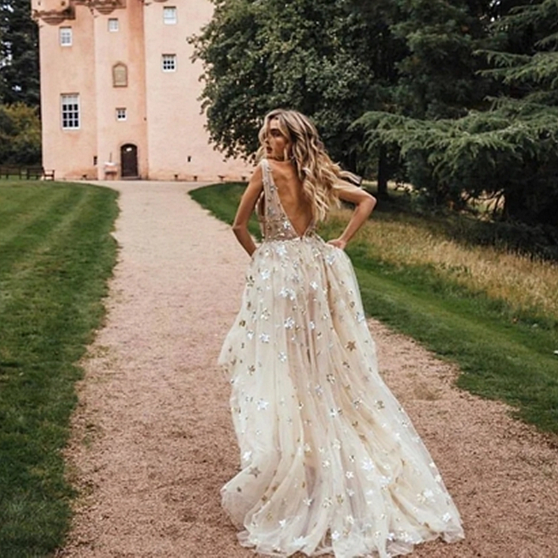 Shiny Boho Wedding Dress Star Sequins Embroidery V-Neck Backless Sexy Long Bridal Gowns Sleeveless Summer Vintage Beach Champagne Tulle Bride Dresses 